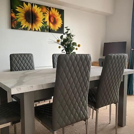 Beautiful 2 Bedroom Flat Overlooking Golf Course カーヌスティ エクステリア 写真