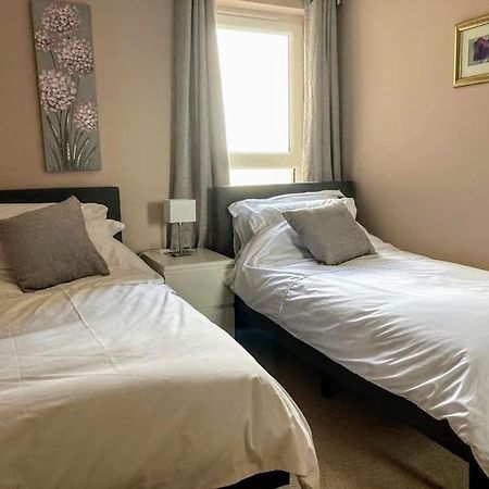 Beautiful 2 Bedroom Flat Overlooking Golf Course カーヌスティ エクステリア 写真