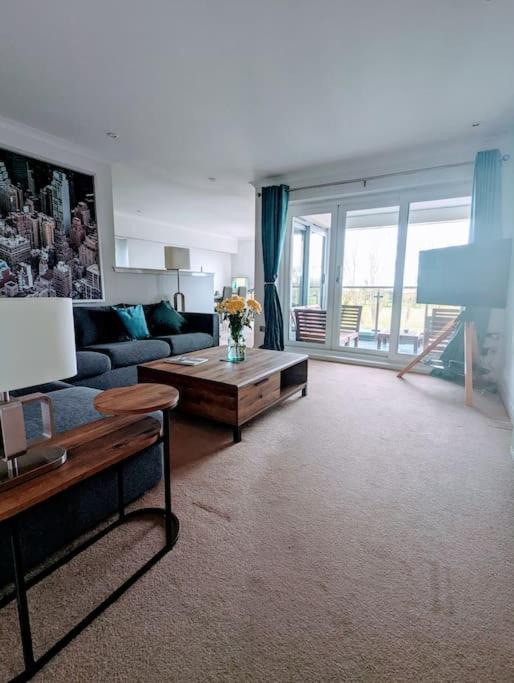 Beautiful 2 Bedroom Flat Overlooking Golf Course カーヌスティ エクステリア 写真