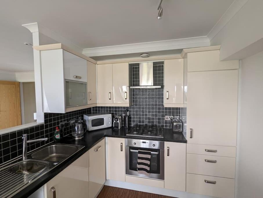 Beautiful 2 Bedroom Flat Overlooking Golf Course カーヌスティ エクステリア 写真