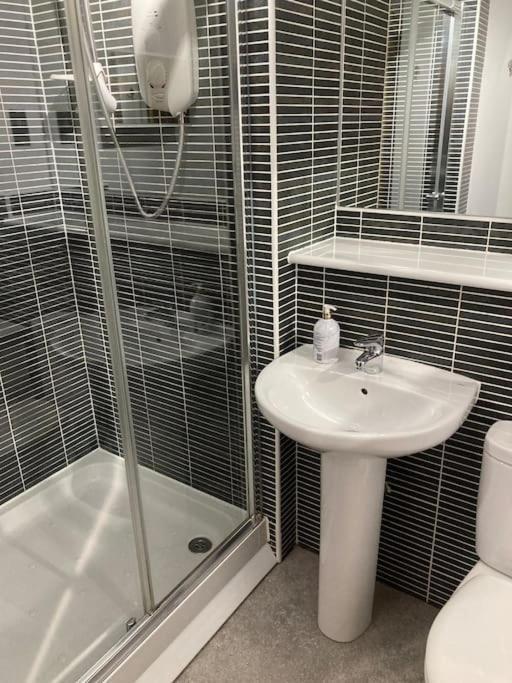Beautiful 2 Bedroom Flat Overlooking Golf Course カーヌスティ エクステリア 写真