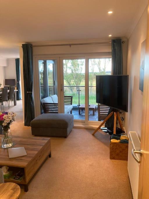Beautiful 2 Bedroom Flat Overlooking Golf Course カーヌスティ エクステリア 写真