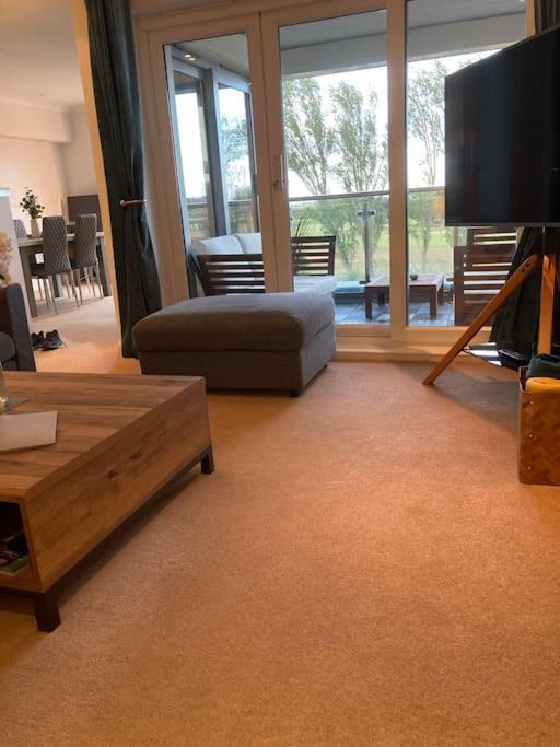 Beautiful 2 Bedroom Flat Overlooking Golf Course カーヌスティ エクステリア 写真