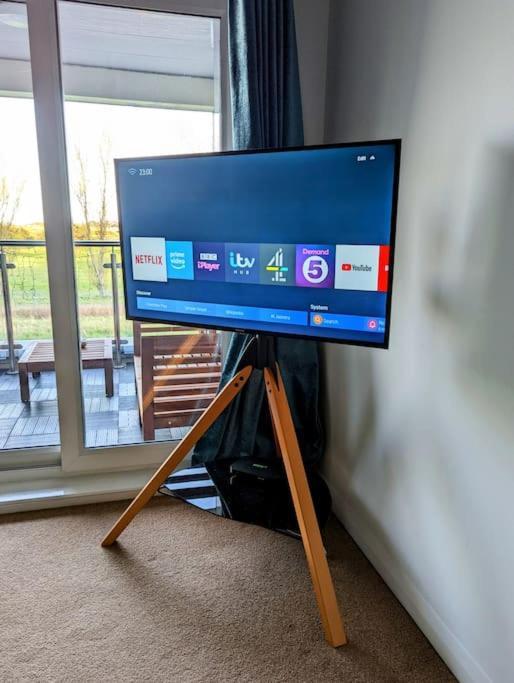 Beautiful 2 Bedroom Flat Overlooking Golf Course カーヌスティ エクステリア 写真